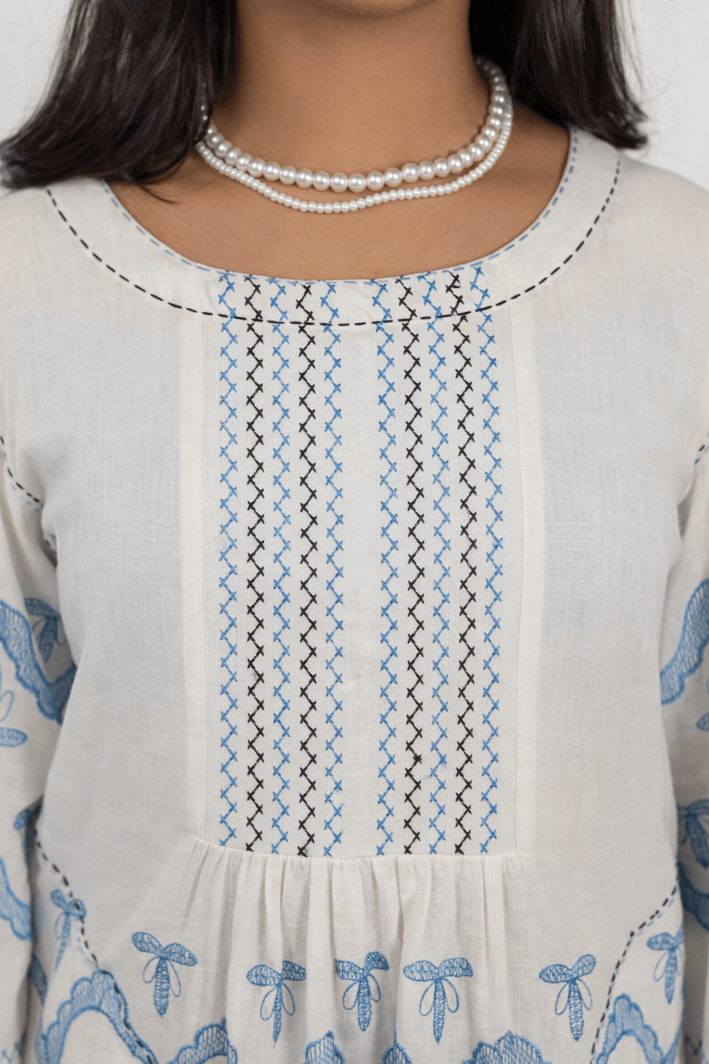 Embroidered Coast - Tzipor