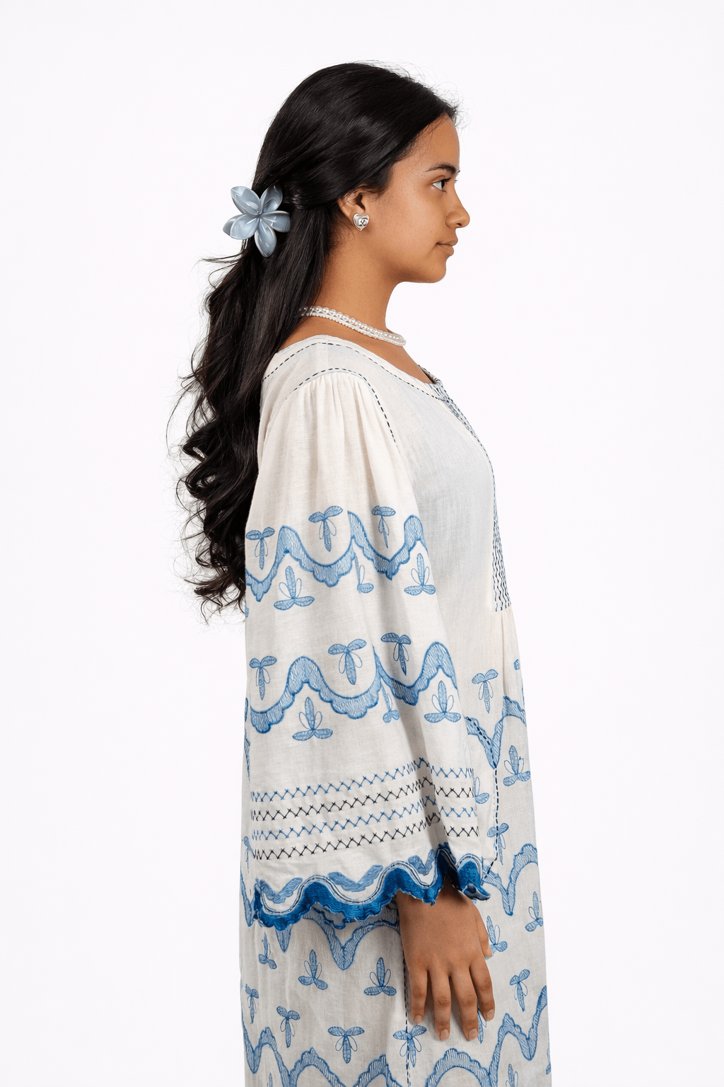 Embroidered Coast - Tzipor